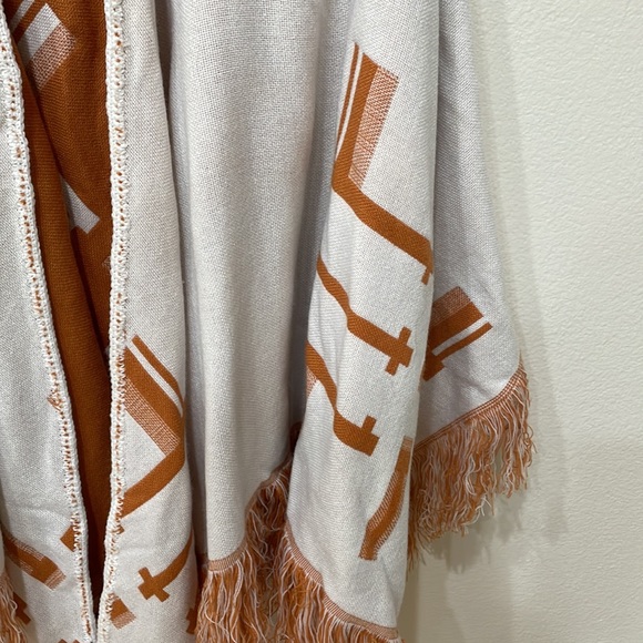 Gorgeous Tribal/Western? Y2K Design Vtg. 1990’s Cape Shawl Rust & Cream-Boho. - Picture 8 of 12
